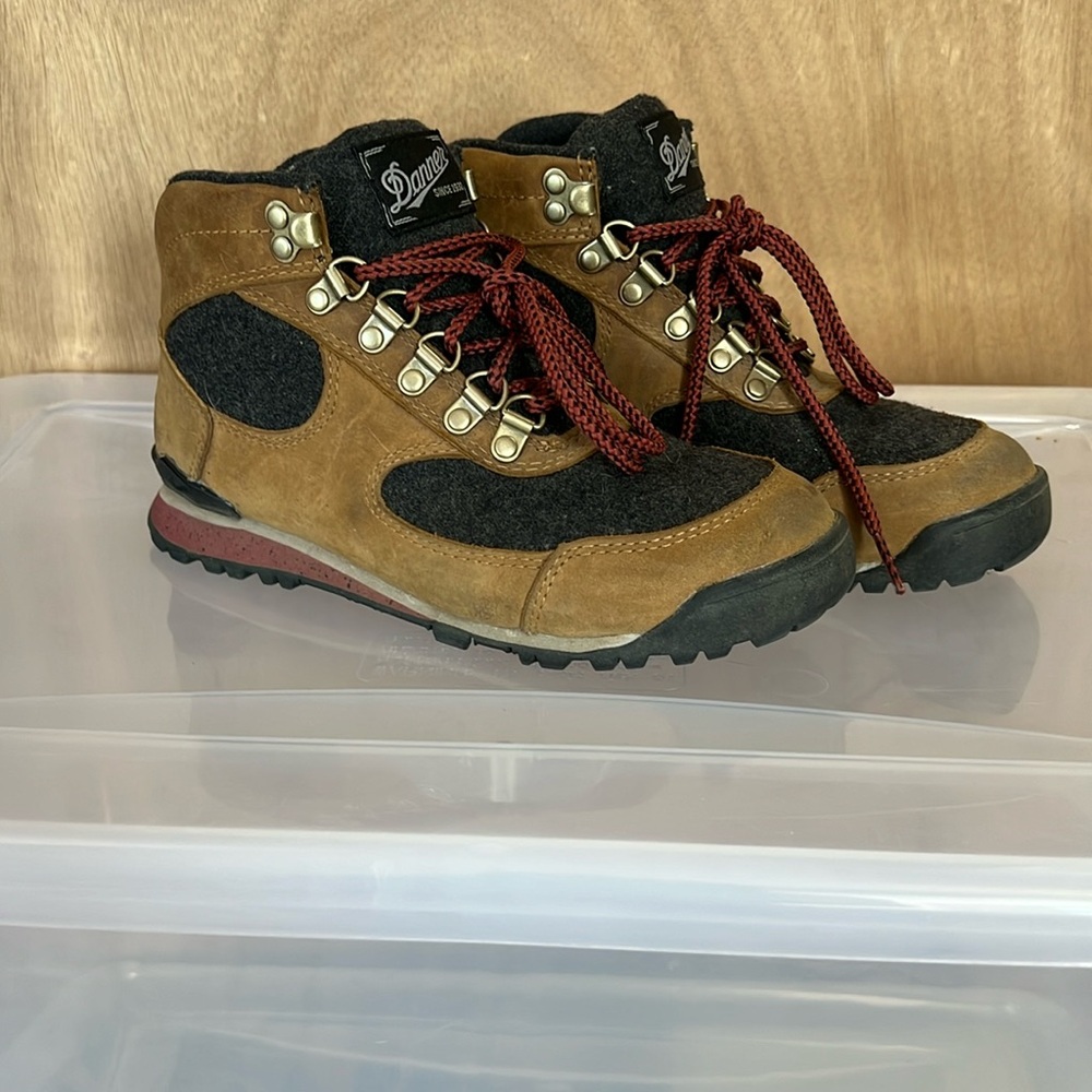 Danner Ladies Size 5.5 Jag boots